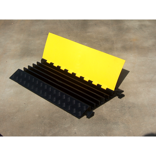 Protector de Cable de 5 Canales / Base de Goma y Tapa de Plástico / Capacidad 4.6 Toneladas / Canal 38x35MM / Longitud 90 cm / Amarillo y Negro